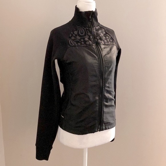 Brooks black running jacket - Picture 2 of 8